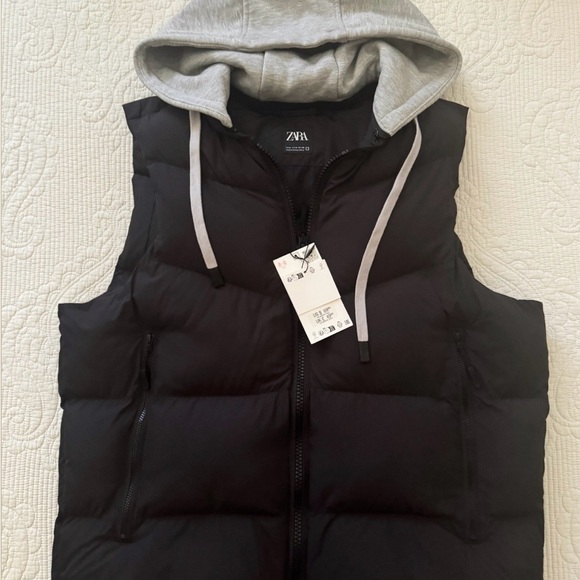 ZARA CONTRASTING HOODED VEST - Picture 2 of 2